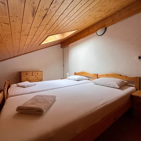 Pour 8 Terrasse Et Parking