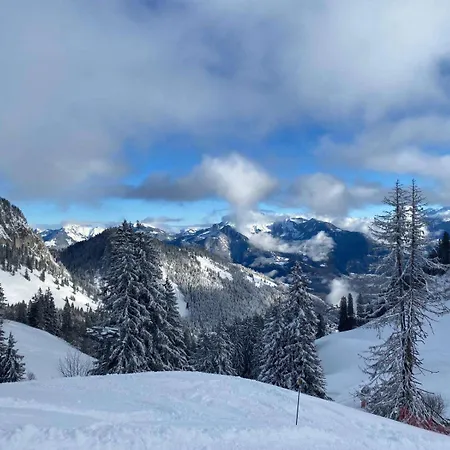 Pour 8 Terrasse Et Parking فيوناز
